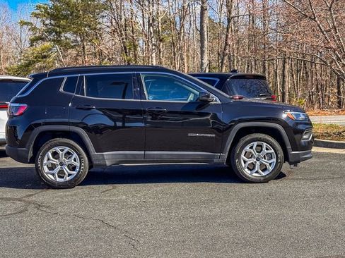 New 2025 Jeep Compass Latitude w/ Convenience Group AWD/4WD image 4
