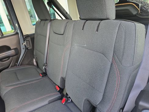 Used 2025 Jeep Wrangler Unlimited Rubicon image 10