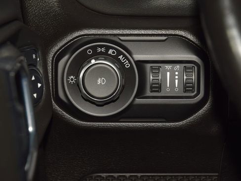Used 2021 Jeep Wrangler Unlimited Sahara w/ Safety Group AWD/4WD image 30