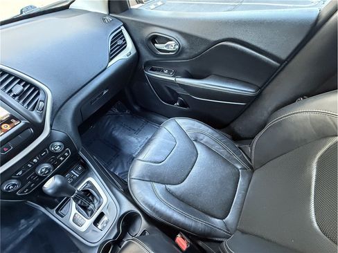 Used 2015 Jeep Cherokee Limited w/ Luxury Group FWD image 10