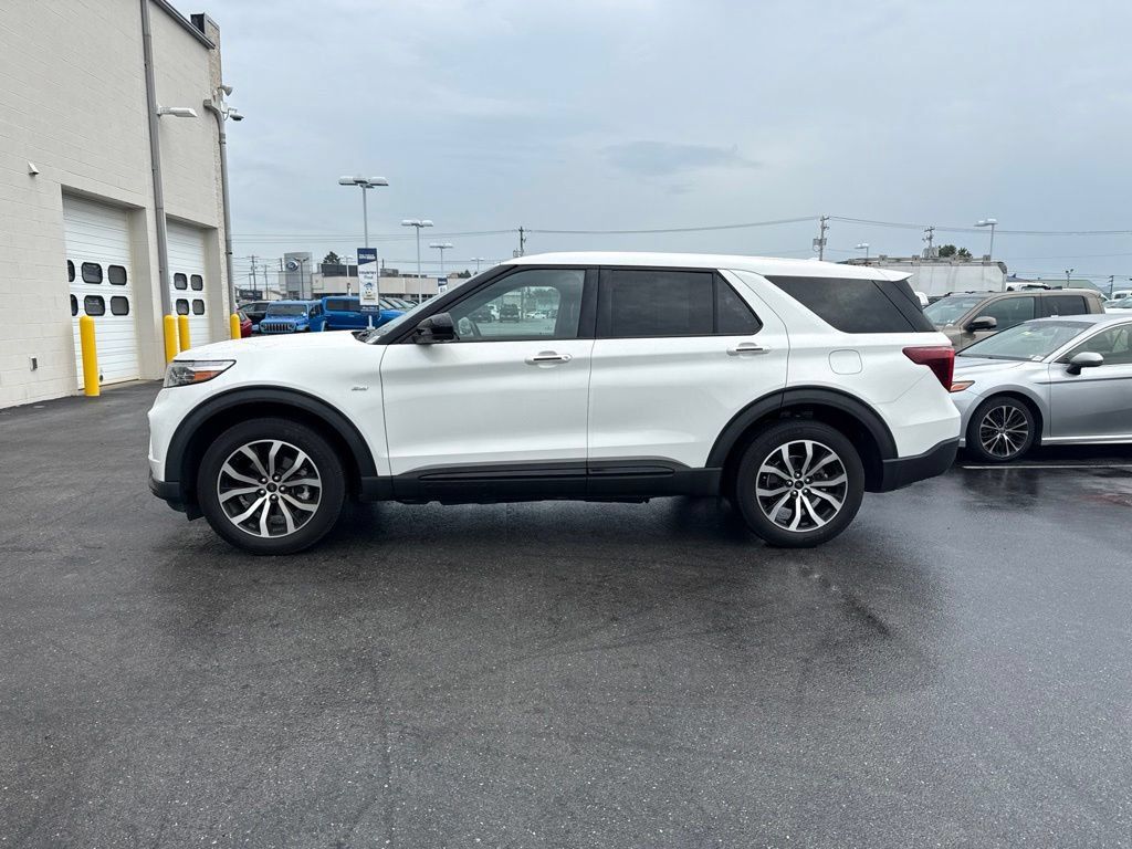 Used 2022 Ford Explorer ST-Line AWD/4WD image 2