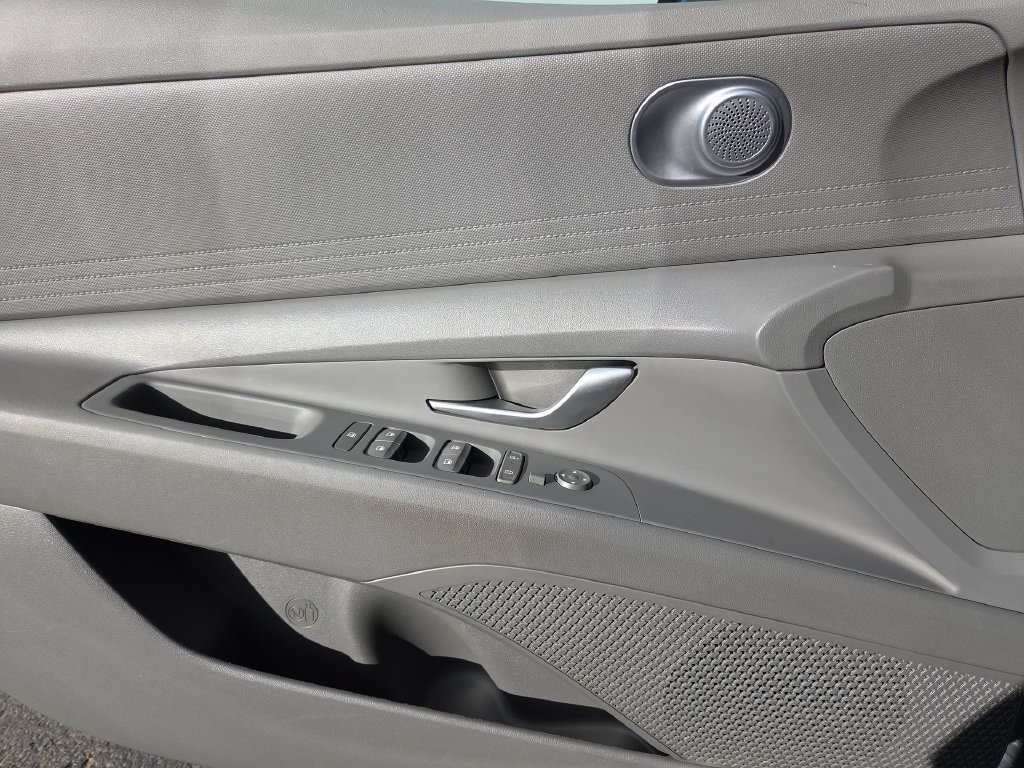 Used 2024 Hyundai Elantra SEL FWD image 15