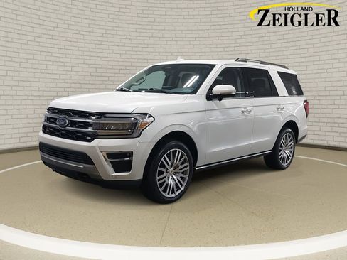 Used 2023 Ford Expedition Limited image 1