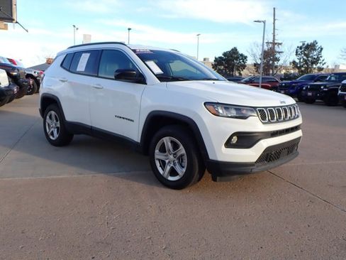Used 2024 Jeep Compass Latitude image 6