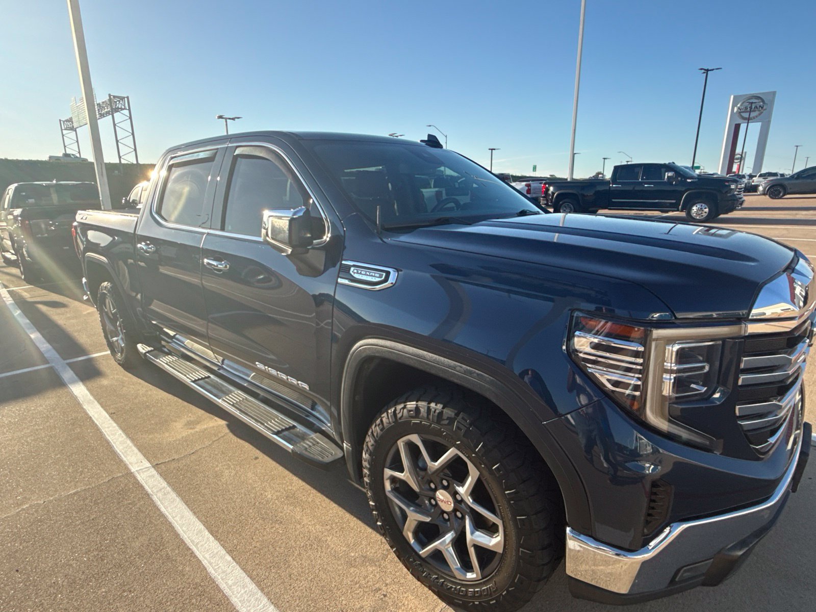 Used 2023 GMC Sierra 1500 SLT AWD/4WD image 26