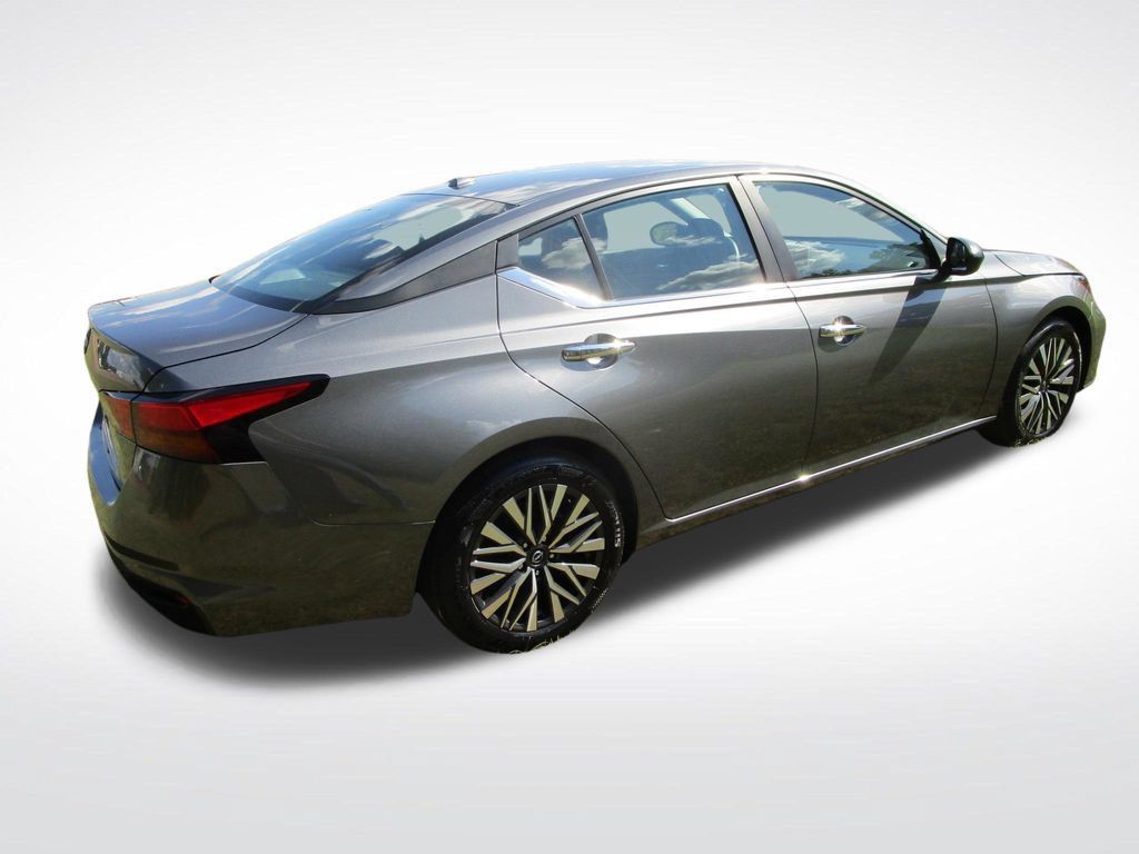 Used 2025 Nissan Altima 2.5 SV FWD image 9