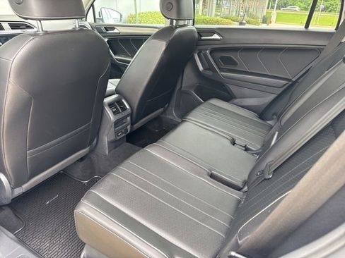 Used 2022 Volkswagen Tiguan SE AWD/4WD image 24