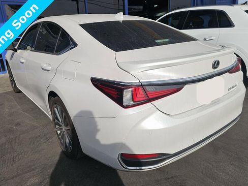 Used 2024 Lexus ES 300h w/ Premium Package image 4