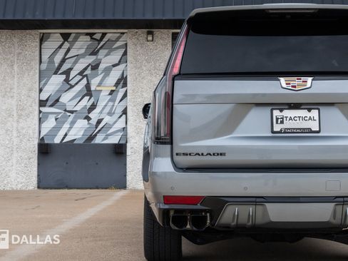 Used 2023 Cadillac Escalade ESV V image 14