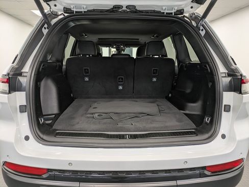 Used 2023 Jeep Grand Cherokee Altitude image 24