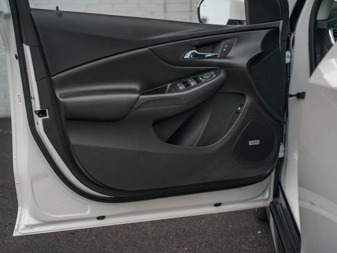 Used 2018 Chevrolet Volt Premier w/ Driver Confidence Package FWD image 9