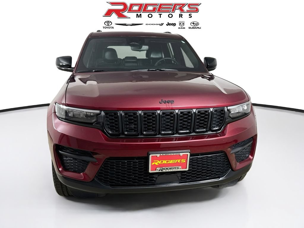 Used 2023 Jeep Grand Cherokee Altitude AWD/4WD image 2