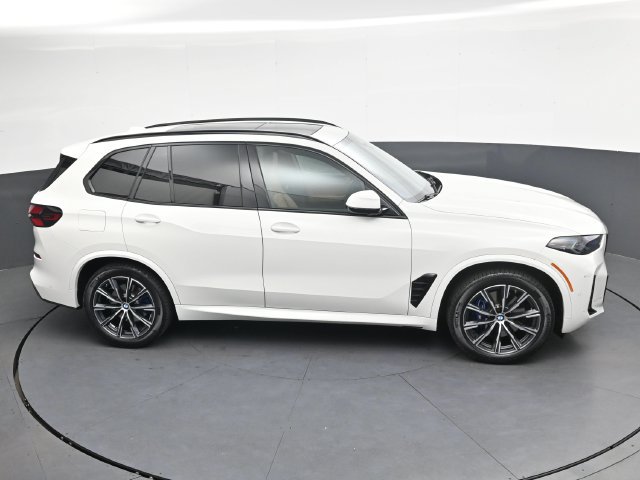 Used 2024 BMW X5 xDrive40i w/ M Sport Package AWD/4WD image 25