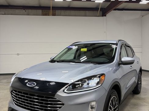 Certified 2022 Ford Escape Titanium w/ Class II Trailer Tow Package image 32