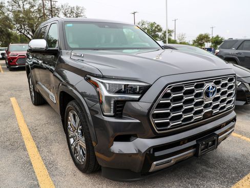 Used 2024 Toyota Sequoia Capstone image 4