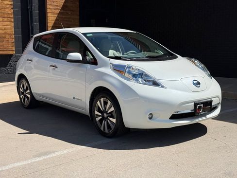 Used 2015 Nissan Leaf SV w/ LED & Quick Charge Package FWD image 11