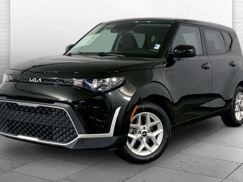Used 2025 Kia Soul LX w/ LX Technology Package FWD image 13