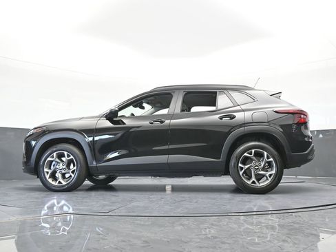 Used 2025 Chevrolet Trax LT w/ Driver Confidence Package image 52