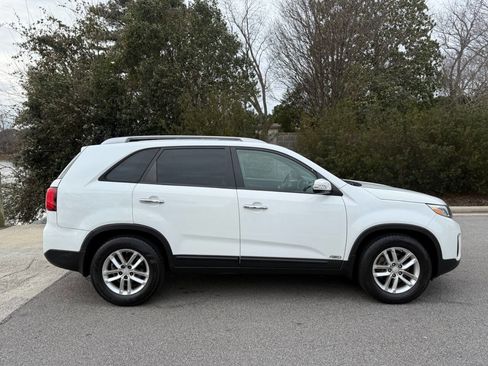 Used 2014 Kia Sorento LX image 8