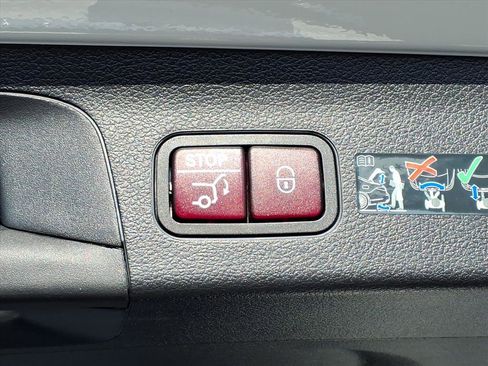 Used 2025 Mercedes-Benz GLS 580 GLS 580 4MATIC image 23