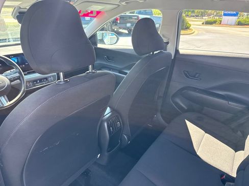 Certified 2024 Hyundai Kona SEL AWD/4WD image 17