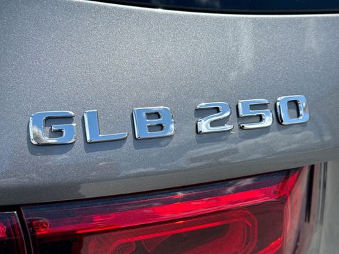 Used 2022 Mercedes-Benz GLB 250 image 12
