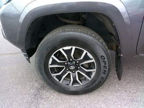 Used 2023 Toyota Tacoma TRD Sport w/ Black Out Package (TMS) image 11