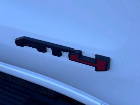 Used 2021 GMC Sierra 1500 AT4 w/ AT4 Preferred Package image 9