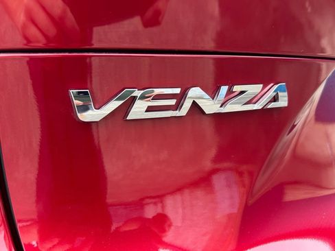 Used 2023 Toyota Venza LE image 32