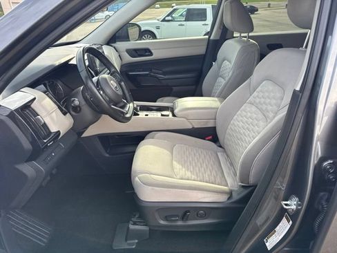 Used 2023 Nissan Pathfinder SV AWD/4WD image 19