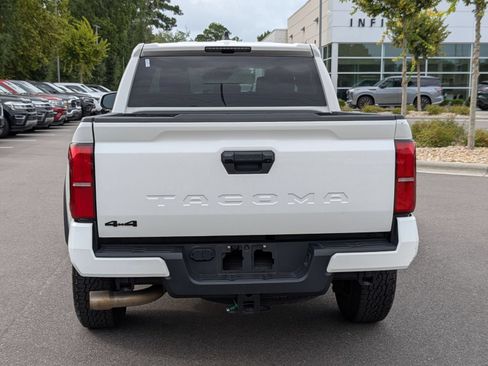 Used 2024 Toyota Tacoma TRD Off-Road AWD/4WD image 4