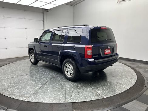 Used 2017 Jeep Patriot Sport w/ Power Value Group FWD image 2