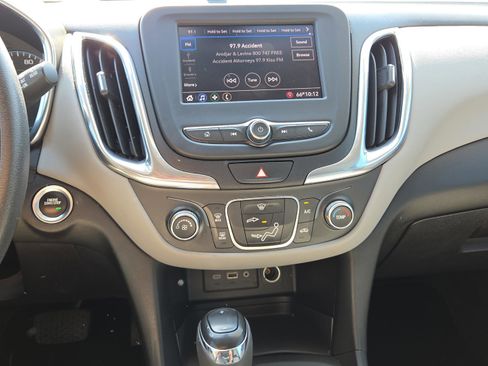 Used 2020 Chevrolet Equinox LS image 18
