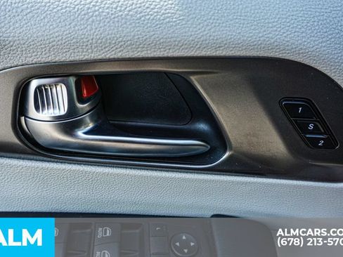 Used 2023 Chrysler Pacifica Touring-L FWD image 55