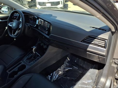 Certified 2023 Volkswagen Jetta SE FWD image 23
