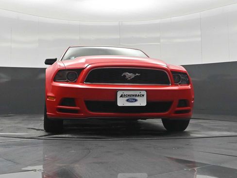 Used 2014 Ford Mustang Convertible w/ Equipment Group 102A RWD image 38