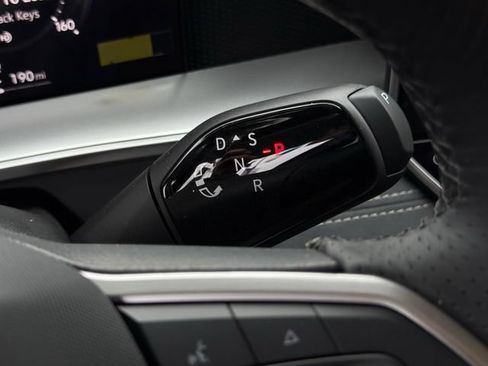 New 2026 Volkswagen Tiguan SE R-Line FWD image 17
