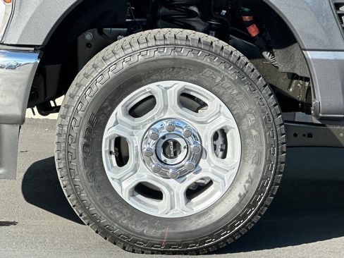 New 2026 Ford F250 XLT w/ FX4 Off-Road Package image 23
