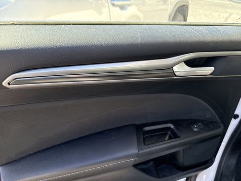 Used 2017 Ford Fusion SE w/ Equipment Group 201A image 16