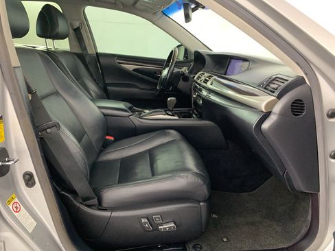 Used 2014 Lexus LS 460 w/ Comfort Package RWD image 40