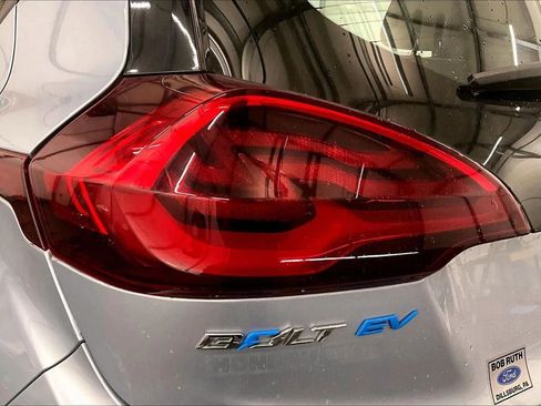 Used 2018 Chevrolet Bolt Premier w/ Driver Confidence II Package image 28