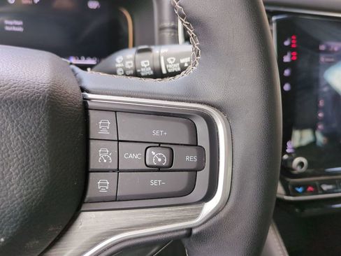 Used 2024 Jeep Wagoneer L Series II w/ Flexible Seating Group image 29