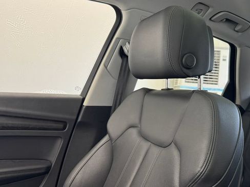 Used 2020 Audi Q5 e Premium Plus w/ Premium Plus Package AWD/4WD image 35