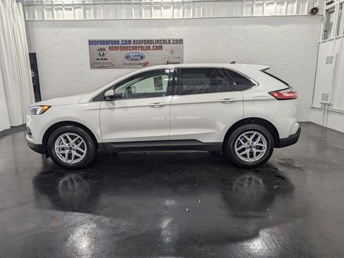 Used 2024 Ford Edge SEL w/ Convenience Package image 2