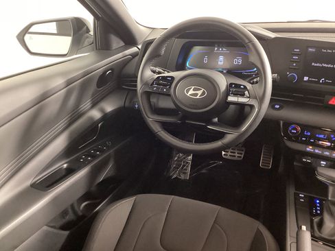 Certified 2025 Hyundai Elantra Sport image 14