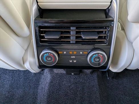 Certified 2025 Land Rover Range Rover SE image 18