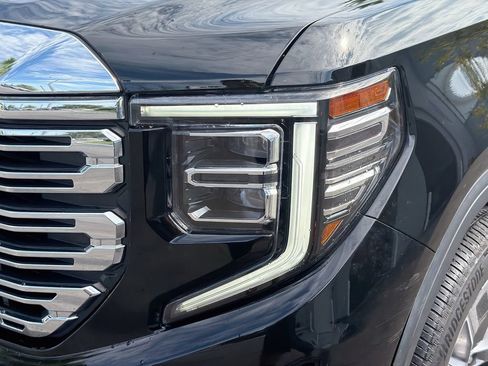 Used 2023 GMC Sierra 1500 Denali w/ Denali Reserve Package AWD/4WD image 9