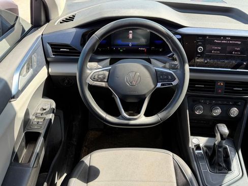 Used 2022 Volkswagen Taos SE image 16