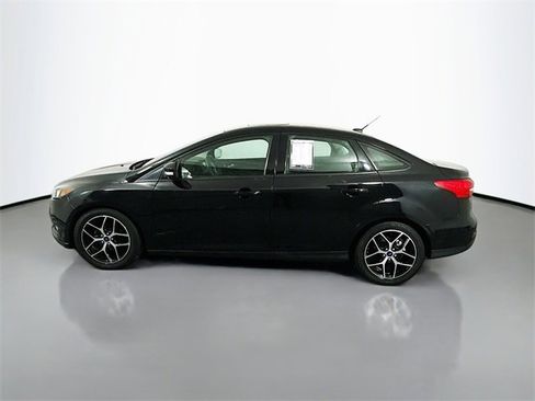 Used 2018 Ford Focus SEL image 4