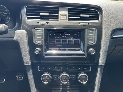 Used 2015 Volkswagen Golf 4-Door FWD image 19